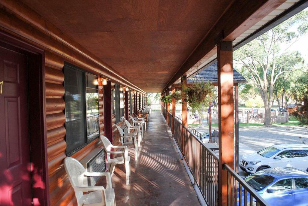 Austin'S Chuckwagon Motel Torrey Exterior photo